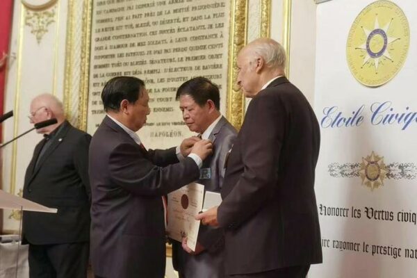 Docteur Fan Guangtong Dr. Fan Guangtong